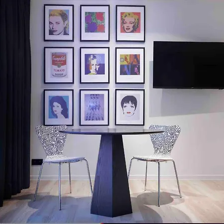 M-street Art - Self Check-in Hotell